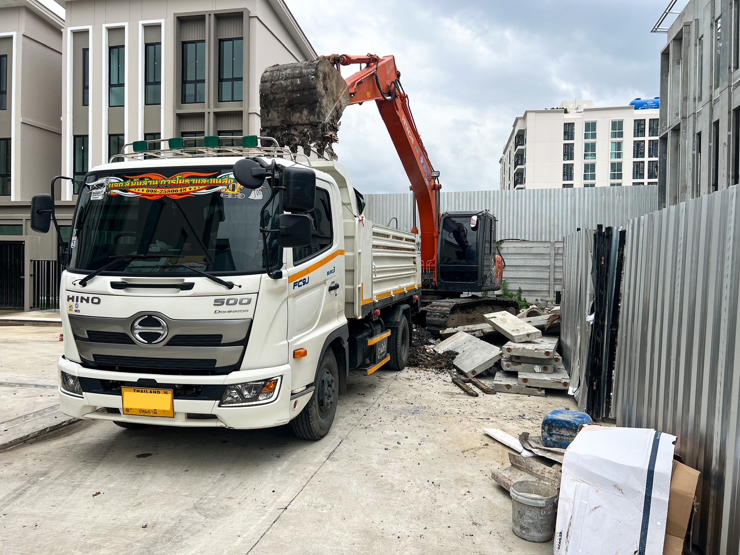 1 - https://sorphanlarnbackhoe.com | บริษัท ส.พันล้าน การโยธาและ ขนส่ง จำกัด - ให้เช่ารถแบคโฮ PC30 - PC120 รถบด 4 -10 ตัน  รถแทรกเตอร์ รถดั้มพ์ 3 คิว 5 คิว รายวัน/รายเดือน