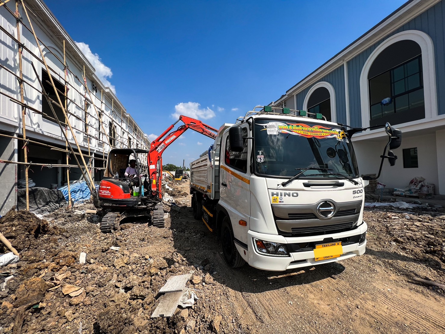 13 - https://sorphanlarnbackhoe.com | บริษัท ส.พันล้าน การโยธาและ ขนส่ง จำกัด - ให้เช่ารถแบคโฮ PC30 - PC120 รถบด 4 -10 ตัน  รถแทรกเตอร์ รถดั้มพ์ 3 คิว 5 คิว รายวัน/รายเดือน