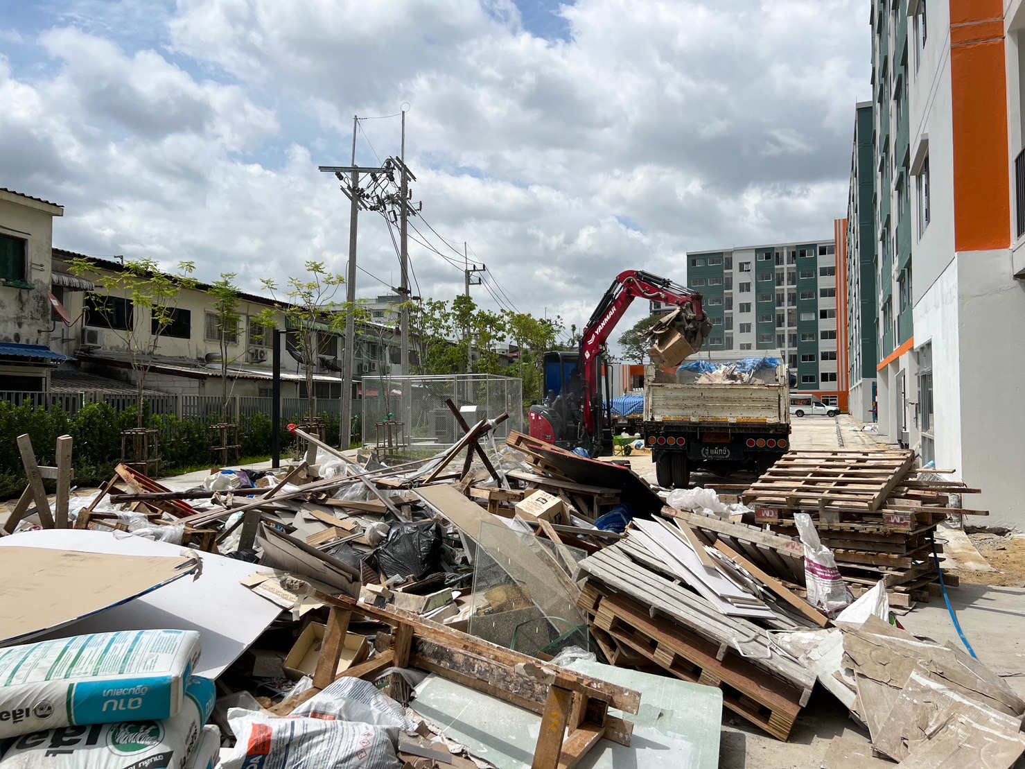 16 - https://sorphanlarnbackhoe.com | บริษัท ส.พันล้าน การโยธาและ ขนส่ง จำกัด - ให้เช่ารถแบคโฮ PC30 - PC120 รถบด 4 -10 ตัน  รถแทรกเตอร์ รถดั้มพ์ 3 คิว 5 คิว รายวัน/รายเดือน