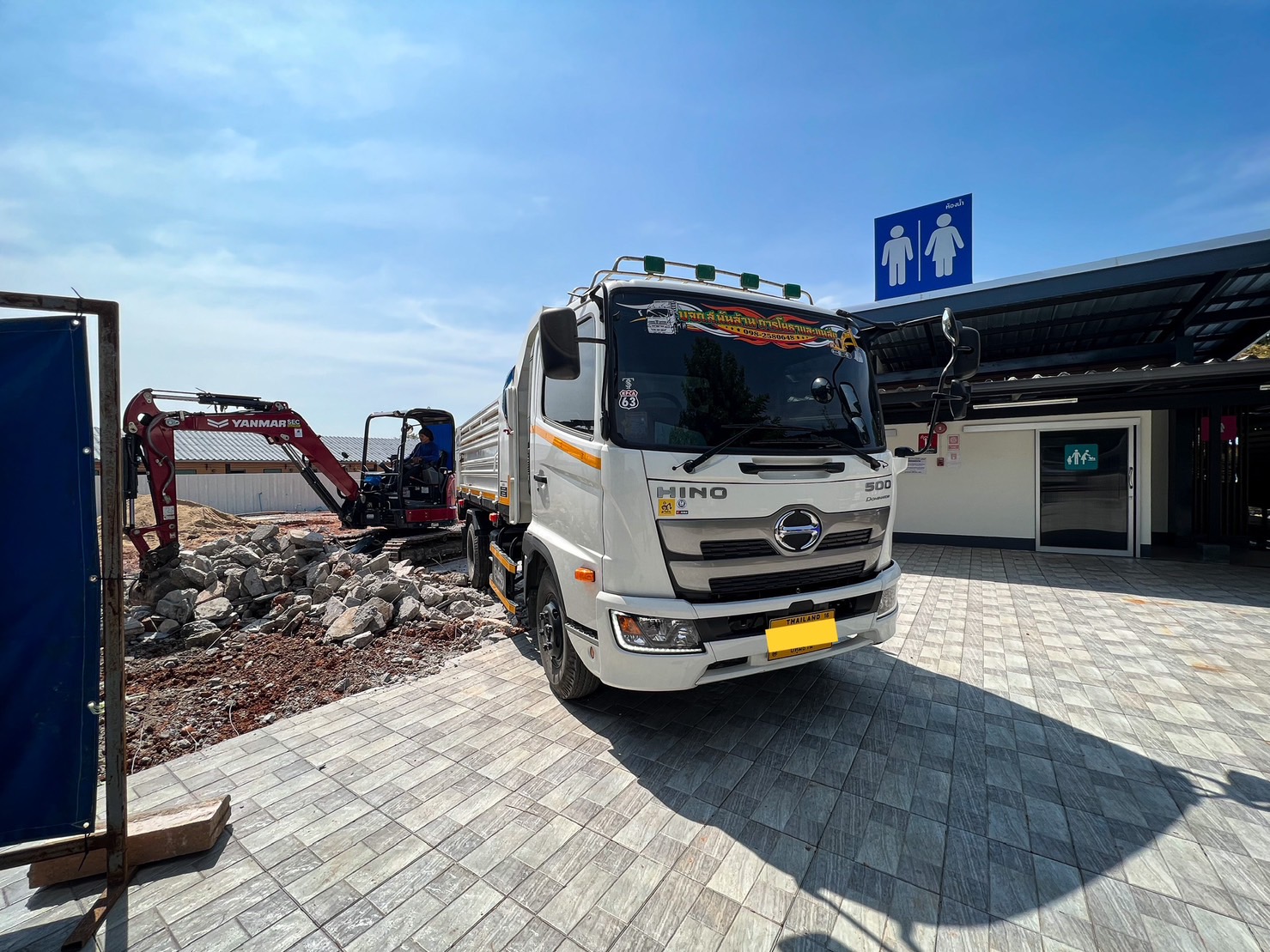 20 - https://sorphanlarnbackhoe.com | บริษัท ส.พันล้าน การโยธาและ ขนส่ง จำกัด - ให้เช่ารถแบคโฮ PC30 - PC120 รถบด 4 -10 ตัน  รถแทรกเตอร์ รถดั้มพ์ 3 คิว 5 คิว รายวัน/รายเดือน