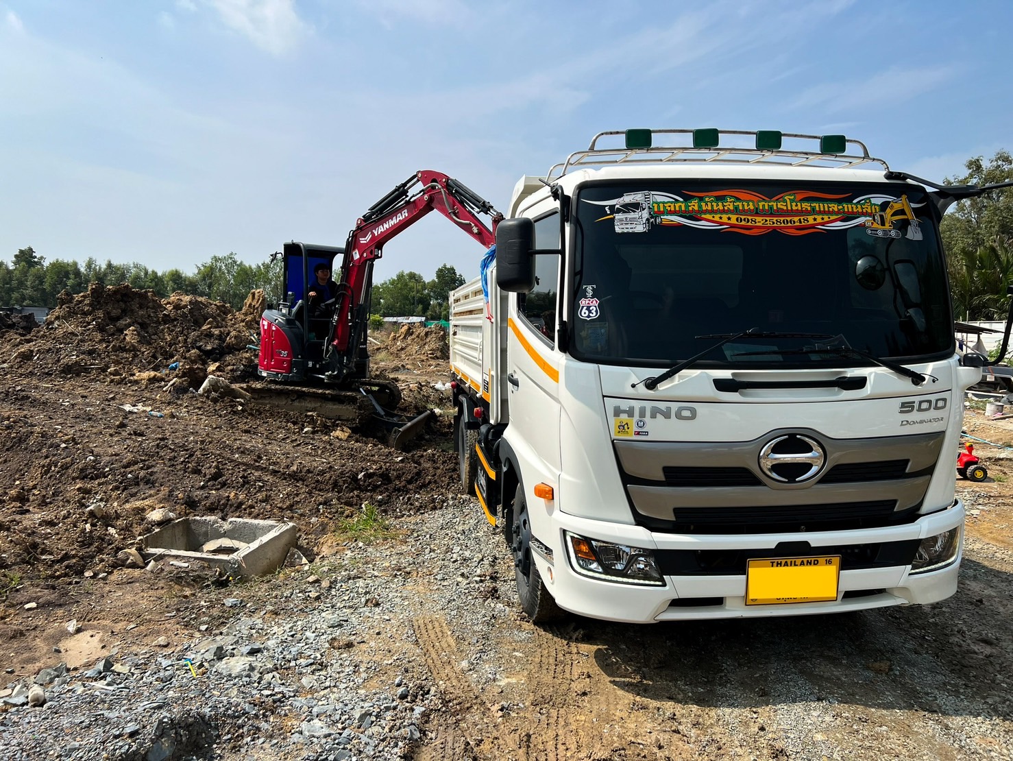 21 - https://sorphanlarnbackhoe.com | บริษัท ส.พันล้าน การโยธาและ ขนส่ง จำกัด - ให้เช่ารถแบคโฮ PC30 - PC120 รถบด 4 -10 ตัน  รถแทรกเตอร์ รถดั้มพ์ 3 คิว 5 คิว รายวัน/รายเดือน