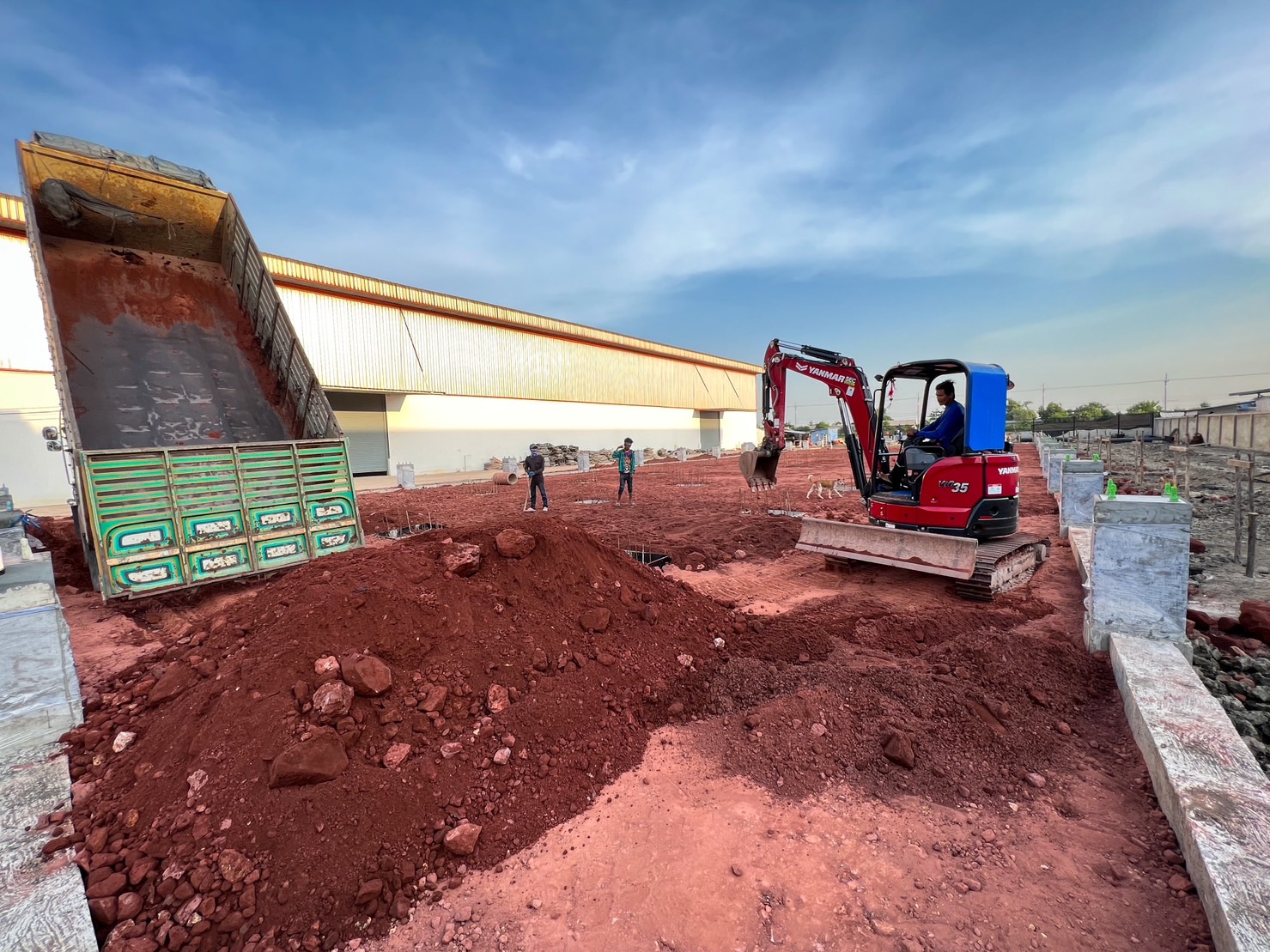 23 - https://sorphanlarnbackhoe.com | บริษัท ส.พันล้าน การโยธาและ ขนส่ง จำกัด - ให้เช่ารถแบคโฮ PC30 - PC120 รถบด 4 -10 ตัน  รถแทรกเตอร์ รถดั้มพ์ 3 คิว 5 คิว รายวัน/รายเดือน