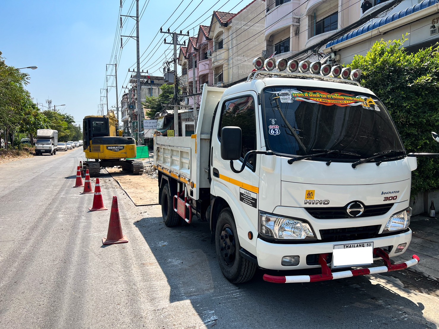 ขนย้ายเครื่องจักรเข้าหน้างานในเมือง - บริษัท ส.พันล้าน การโยธาและขนส่ง จำกัด เช่าเครื่องจักร ถมที่ รื้อถอน