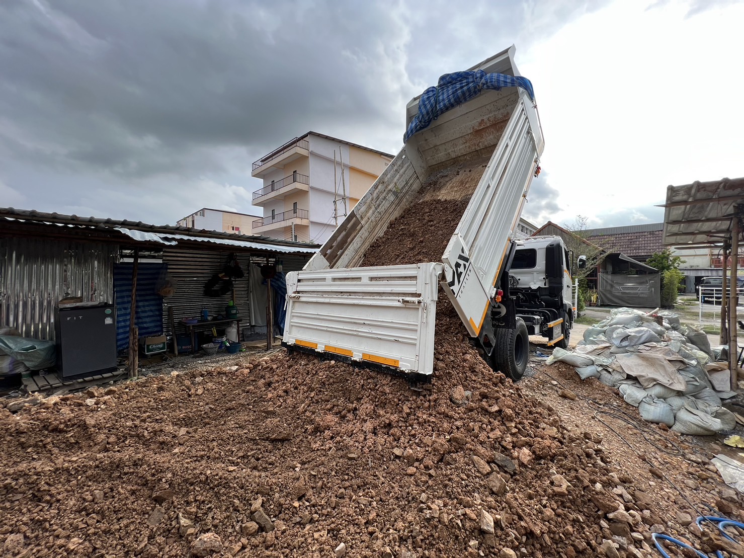 25 - https://sorphanlarnbackhoe.com | บริษัท ส.พันล้าน การโยธาและ ขนส่ง จำกัด - ให้เช่ารถแบคโฮ PC30 - PC120 รถบด 4 -10 ตัน  รถแทรกเตอร์ รถดั้มพ์ 3 คิว 5 คิว รายวัน/รายเดือน