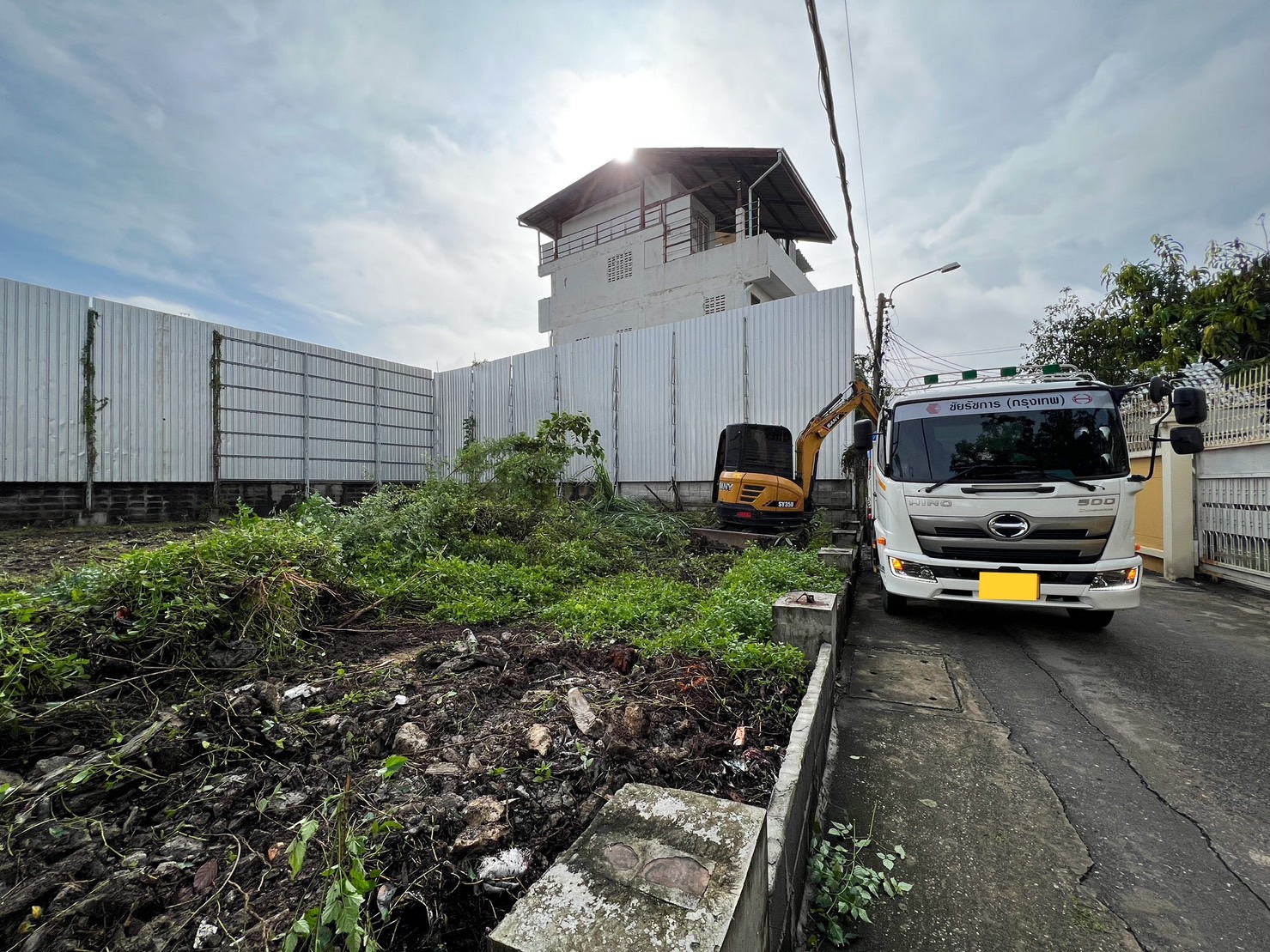 26 - https://sorphanlarnbackhoe.com | บริษัท ส.พันล้าน การโยธาและ ขนส่ง จำกัด - ให้เช่ารถแบคโฮ PC30 - PC120 รถบด 4 -10 ตัน  รถแทรกเตอร์ รถดั้มพ์ 3 คิว 5 คิว รายวัน/รายเดือน