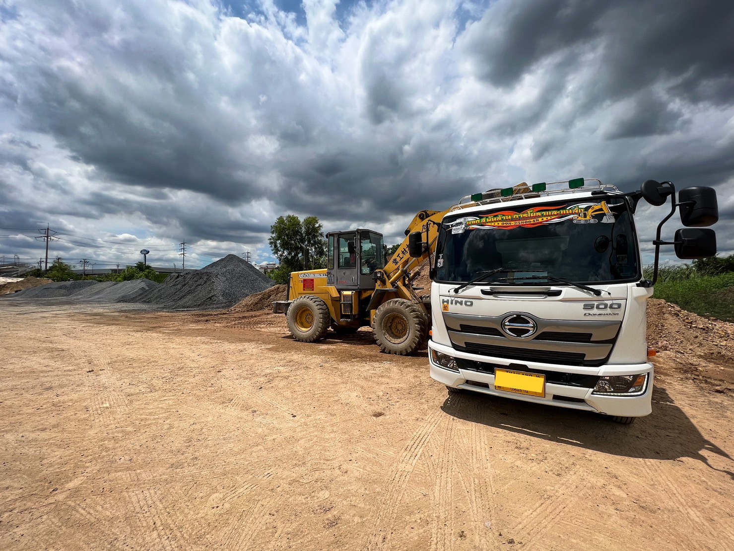 27 - https://sorphanlarnbackhoe.com | บริษัท ส.พันล้าน การโยธาและ ขนส่ง จำกัด - ให้เช่ารถแบคโฮ PC30 - PC120 รถบด 4 -10 ตัน  รถแทรกเตอร์ รถดั้มพ์ 3 คิว 5 คิว รายวัน/รายเดือน