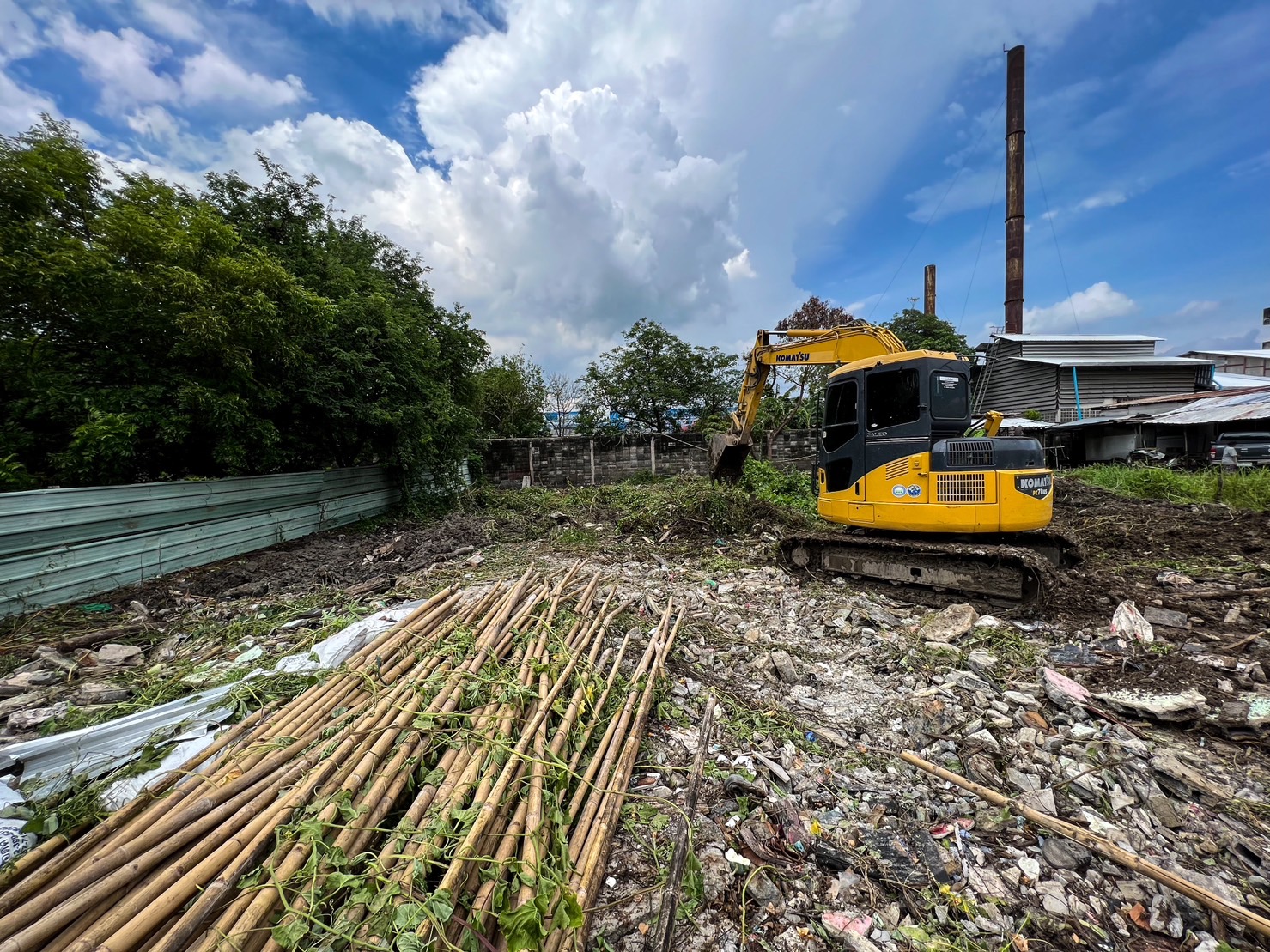 33 - https://sorphanlarnbackhoe.com | บริษัท ส.พันล้าน การโยธาและ ขนส่ง จำกัด - ให้เช่ารถแบคโฮ PC30 - PC120 รถบด 4 -10 ตัน  รถแทรกเตอร์ รถดั้มพ์ 3 คิว 5 คิว รายวัน/รายเดือน