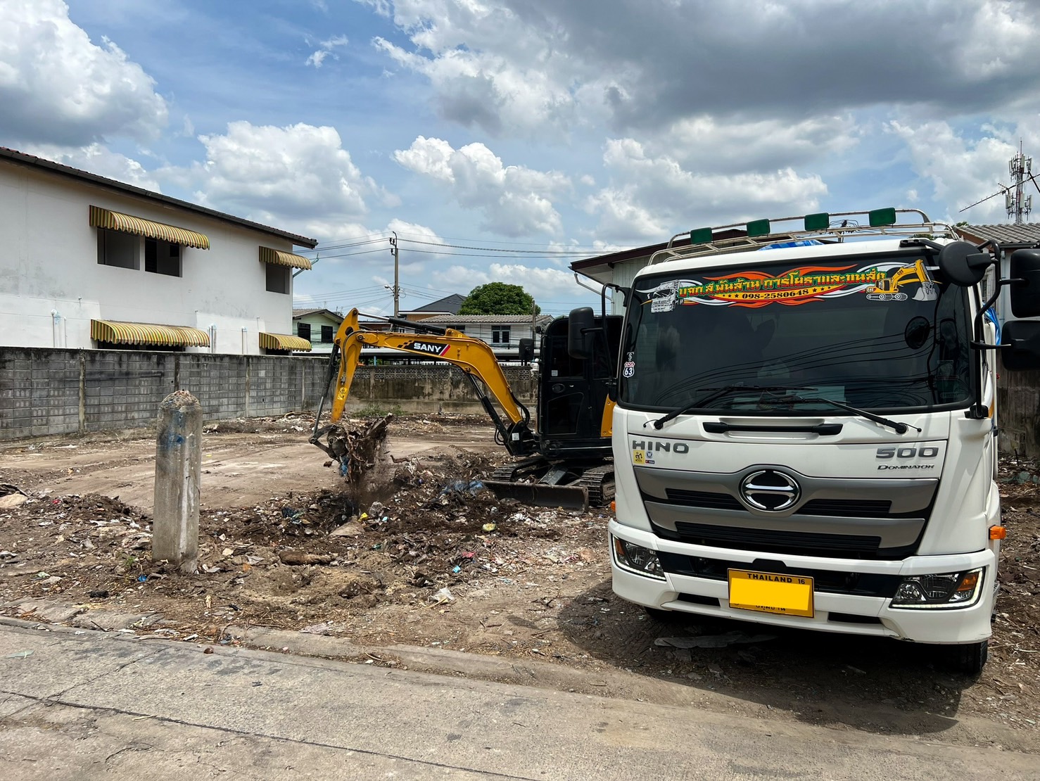 35 - https://sorphanlarnbackhoe.com | บริษัท ส.พันล้าน การโยธาและ ขนส่ง จำกัด - ให้เช่ารถแบคโฮ PC30 - PC120 รถบด 4 -10 ตัน  รถแทรกเตอร์ รถดั้มพ์ 3 คิว 5 คิว รายวัน/รายเดือน