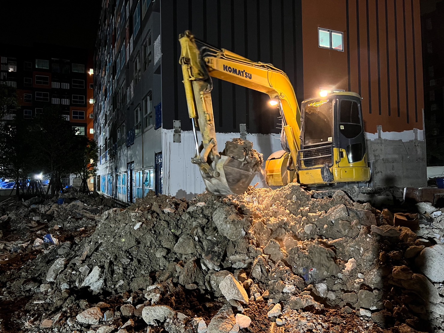 37 - https://sorphanlarnbackhoe.com | บริษัท ส.พันล้าน การโยธาและ ขนส่ง จำกัด - ให้เช่ารถแบคโฮ PC30 - PC120 รถบด 4 -10 ตัน  รถแทรกเตอร์ รถดั้มพ์ 3 คิว 5 คิว รายวัน/รายเดือน