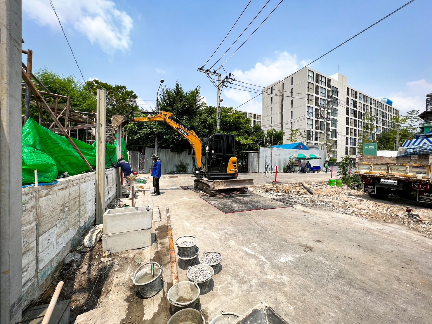 39 - https://sorphanlarnbackhoe.com | บริษัท ส.พันล้าน การโยธาและ ขนส่ง จำกัด - ให้เช่ารถแบคโฮ PC30 - PC120 รถบด 4 -10 ตัน  รถแทรกเตอร์ รถดั้มพ์ 3 คิว 5 คิว รายวัน/รายเดือน