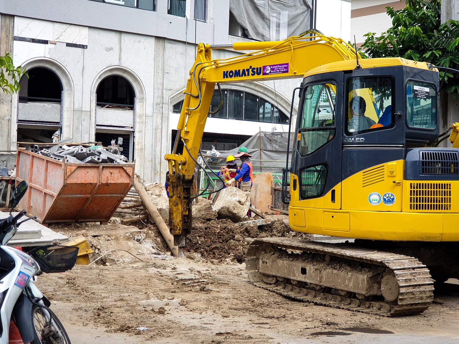 41 - https://sorphanlarnbackhoe.com | บริษัท ส.พันล้าน การโยธาและ ขนส่ง จำกัด - ให้เช่ารถแบคโฮ PC30 - PC120 รถบด 4 -10 ตัน  รถแทรกเตอร์ รถดั้มพ์ 3 คิว 5 คิว รายวัน/รายเดือน