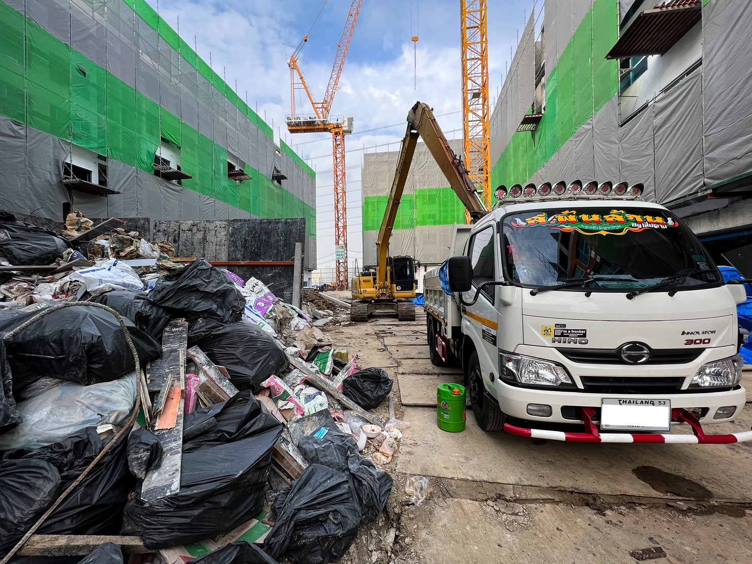 43 - https://sorphanlarnbackhoe.com | บริษัท ส.พันล้าน การโยธาและ ขนส่ง จำกัด - ให้เช่ารถแบคโฮ PC30 - PC120 รถบด 4 -10 ตัน  รถแทรกเตอร์ รถดั้มพ์ 3 คิว 5 คิว รายวัน/รายเดือน