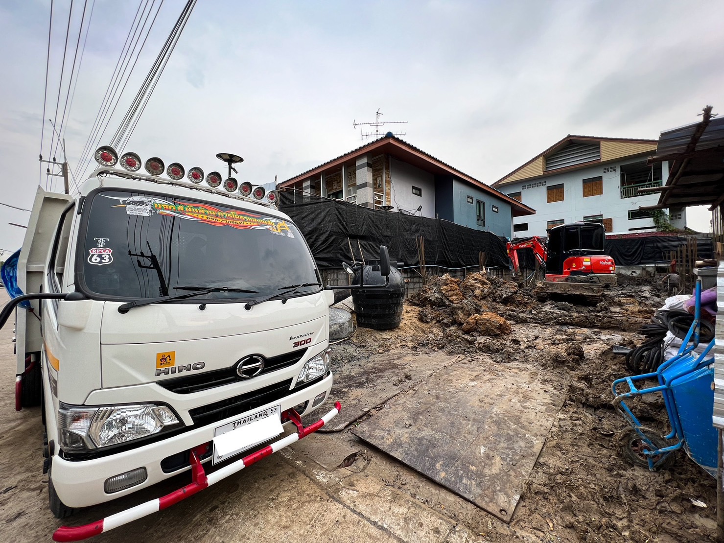 44 - https://sorphanlarnbackhoe.com | บริษัท ส.พันล้าน การโยธาและ ขนส่ง จำกัด - ให้เช่ารถแบคโฮ PC30 - PC120 รถบด 4 -10 ตัน  รถแทรกเตอร์ รถดั้มพ์ 3 คิว 5 คิว รายวัน/รายเดือน