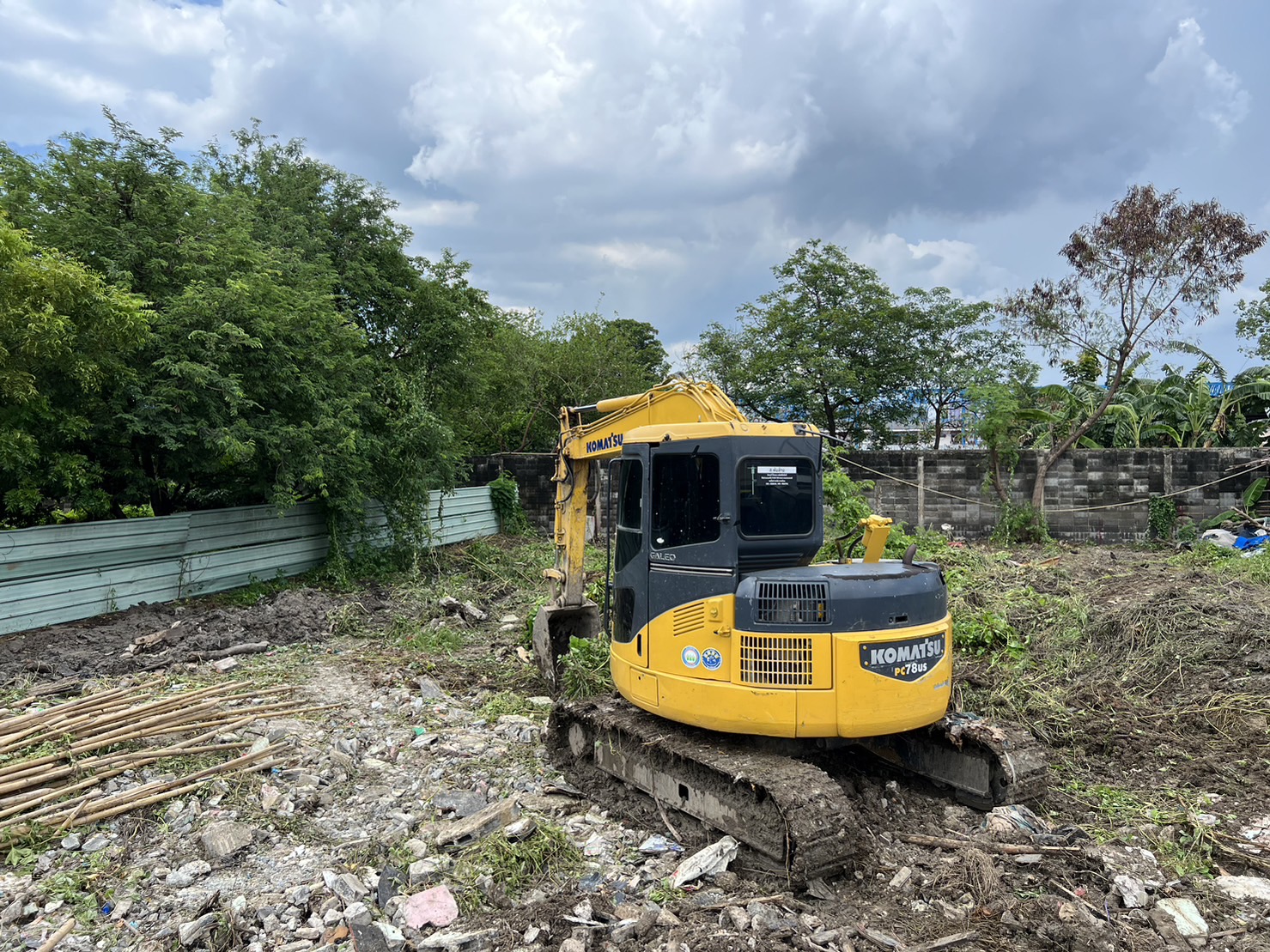 45 - https://sorphanlarnbackhoe.com | บริษัท ส.พันล้าน การโยธาและ ขนส่ง จำกัด - ให้เช่ารถแบคโฮ PC30 - PC120 รถบด 4 -10 ตัน  รถแทรกเตอร์ รถดั้มพ์ 3 คิว 5 คิว รายวัน/รายเดือน