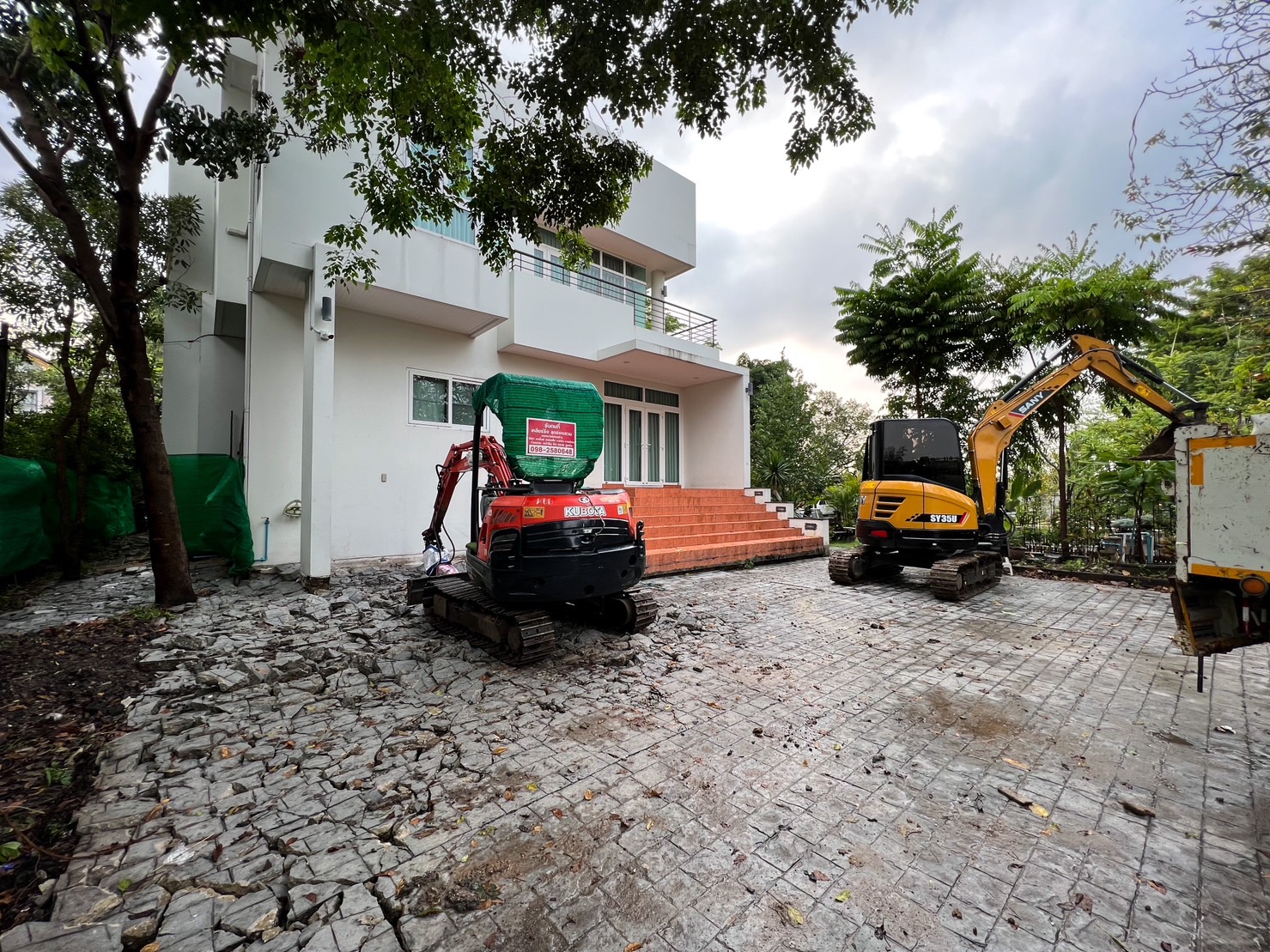 46 - https://sorphanlarnbackhoe.com | บริษัท ส.พันล้าน การโยธาและ ขนส่ง จำกัด - ให้เช่ารถแบคโฮ PC30 - PC120 รถบด 4 -10 ตัน  รถแทรกเตอร์ รถดั้มพ์ 3 คิว 5 คิว รายวัน/รายเดือน