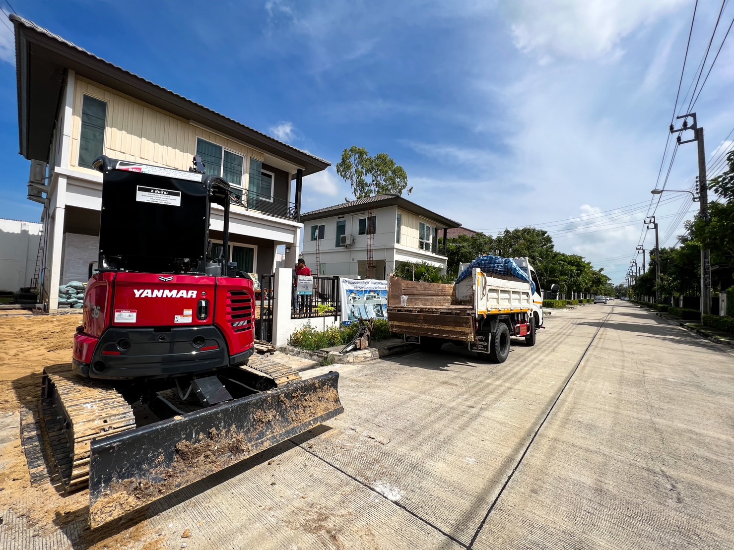 49 - https://sorphanlarnbackhoe.com | บริษัท ส.พันล้าน การโยธาและ ขนส่ง จำกัด - ให้เช่ารถแบคโฮ PC30 - PC120 รถบด 4 -10 ตัน  รถแทรกเตอร์ รถดั้มพ์ 3 คิว 5 คิว รายวัน/รายเดือน