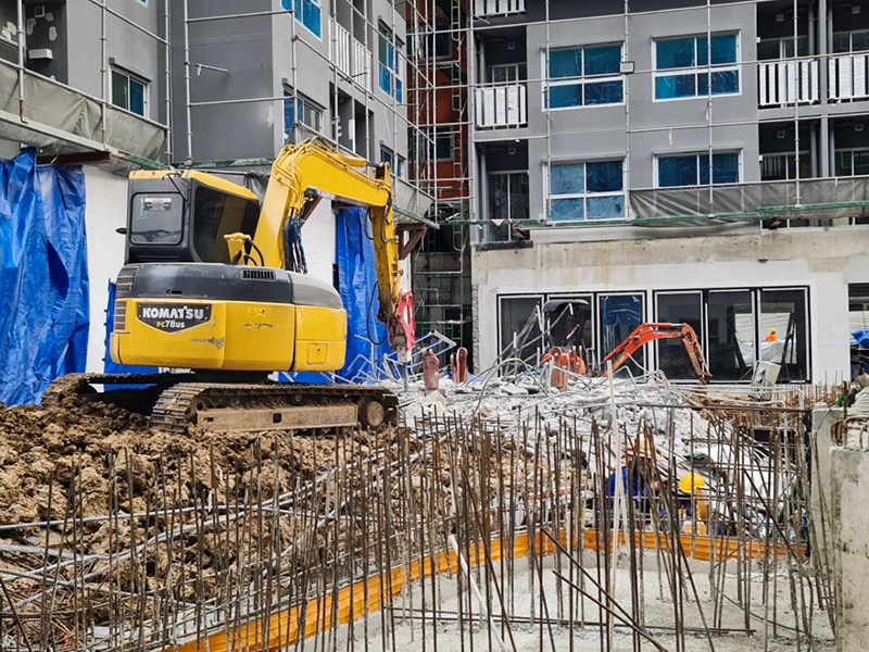 สกัดรื้อโครงสร้างคอนกรีตพร้อมคัดแยกเหล็ก - บริษัท ส.พันล้าน การโยธาและขนส่ง จำกัด เช่าเครื่องจักร ถมที่ รื้อถอน