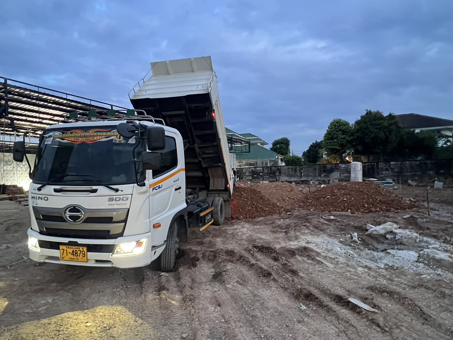 ให้เช่ารถบรรทุกดั้มพ์ 6-10 ล้อ - บริษัท ส.พันล้าน การโยธาและขนส่ง จำกัด